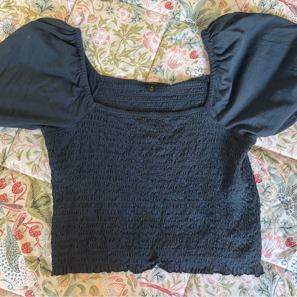 Jcrew women’s navy smocked cropped puff sleeve top